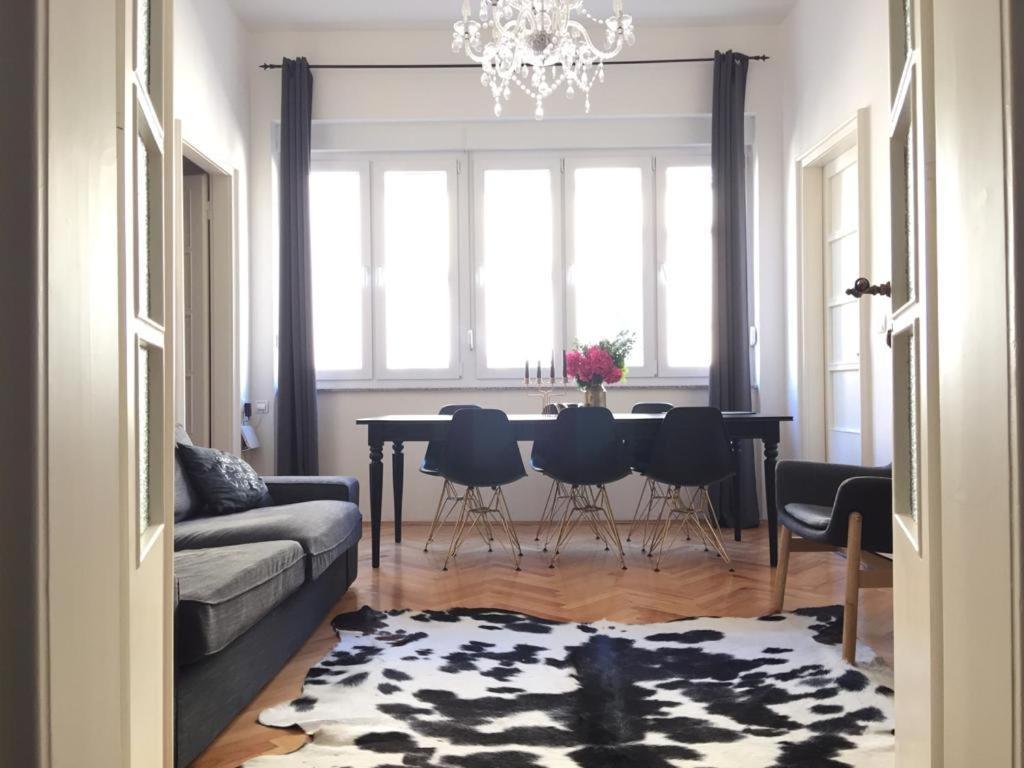 Luxury Old Town Apartment Pula Buitenkant foto