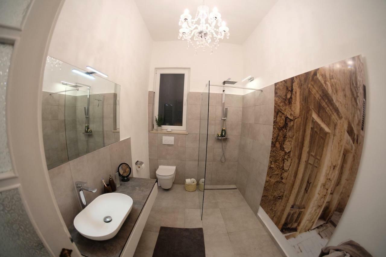 Luxury Old Town Apartment Pula Buitenkant foto