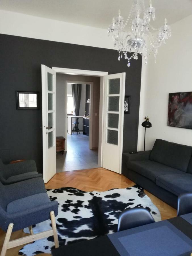 Luxury Old Town Apartment Pula Buitenkant foto